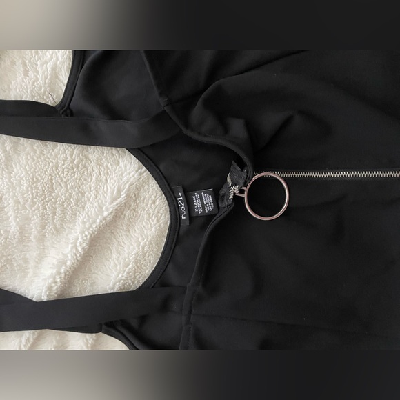 Black suspender jumpsuit with zipper - Picture 5 of 5